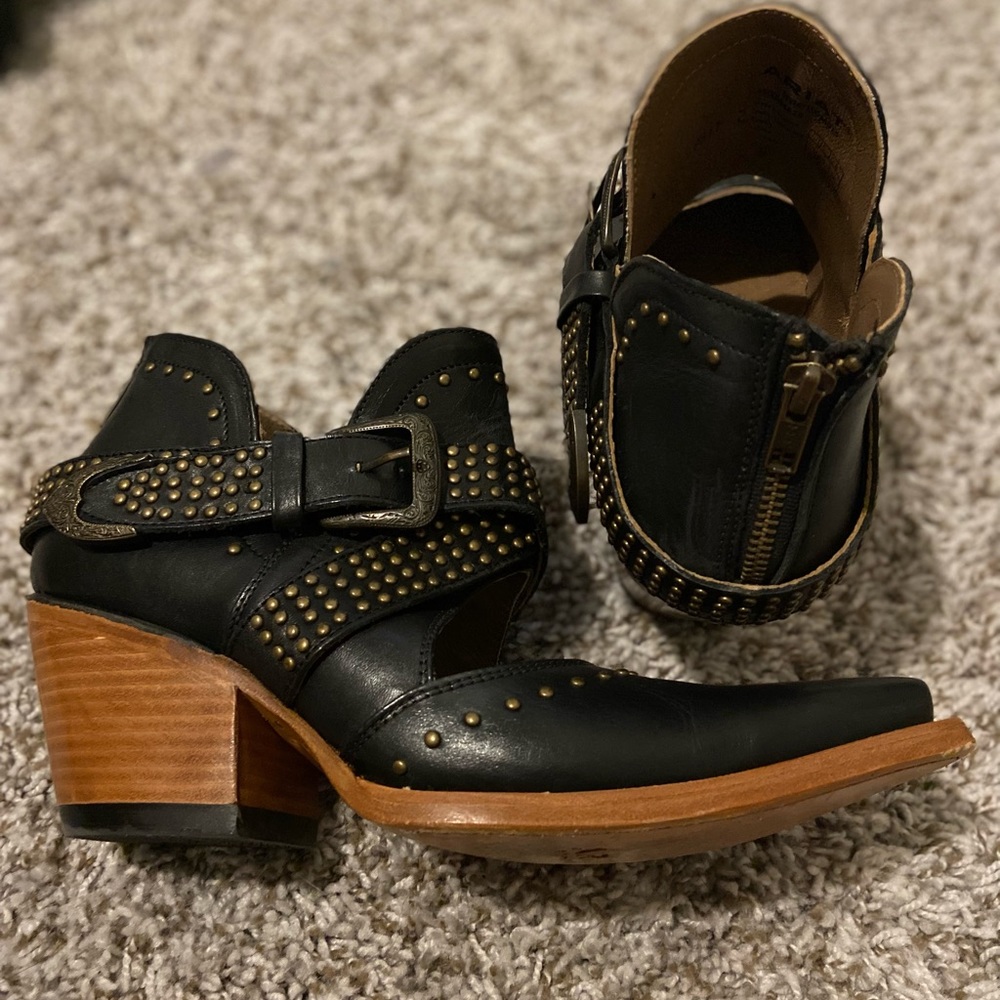 Ariat Black w/ studs and buckle ankle boots!